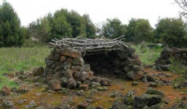 Tyrendarra - replica stone hut