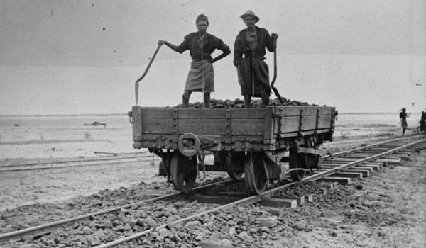 Prisoners in Chains - Derby railway West Kimberley WA 1897